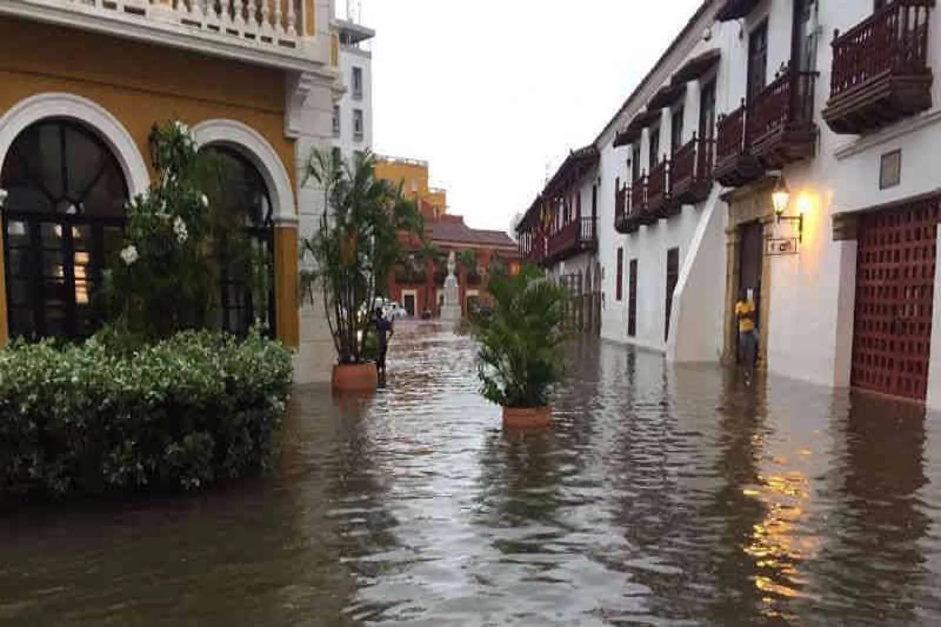 Colombia sufre por huracán Iota: alerta roja en San Andrés