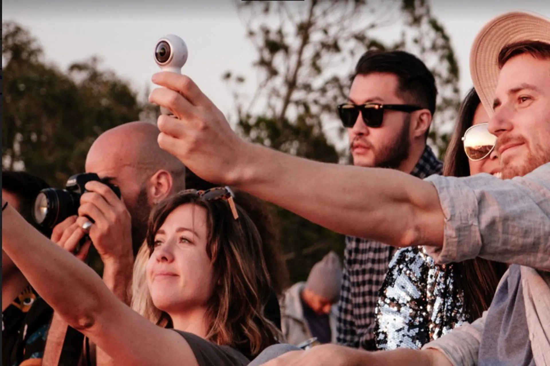 Creciente influencia de redes sociales en la industria de los viajes. Los consumidores se inspiran en paisajes, comidas atractivas, y experiencias Creciente influencia de redes sociales en la industria de los viajes. Los consumidores se inspiran en paisajes, comidas atractivas, y experiencias