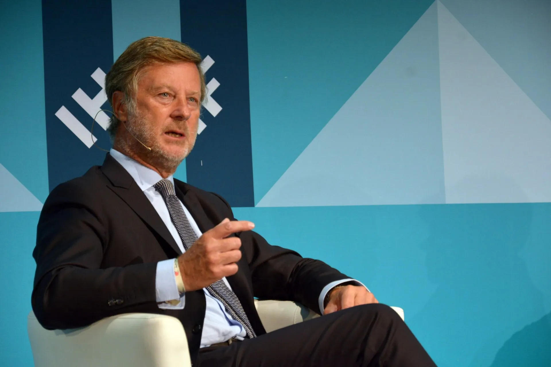 CEO de Accor defiende la última reorganización del gigante hotelero 