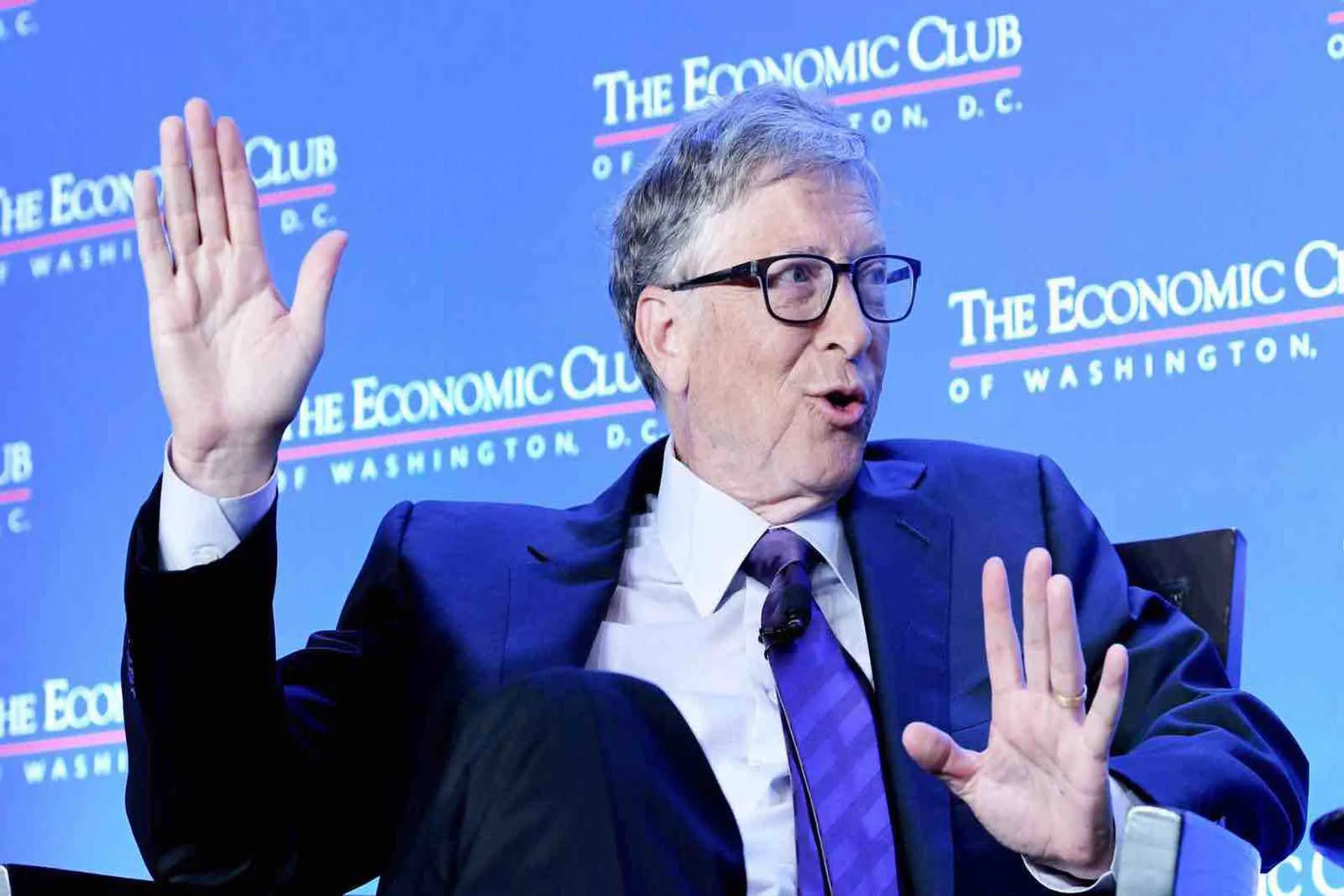 Bill Gates predice un futuro con menos viajes de negocios