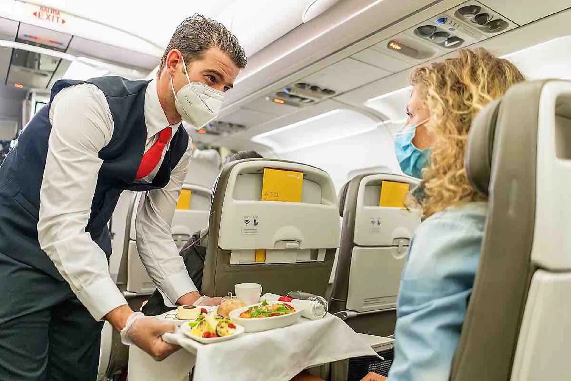 Iberia: Vuelve el catering tras la suspensión por COVID-19