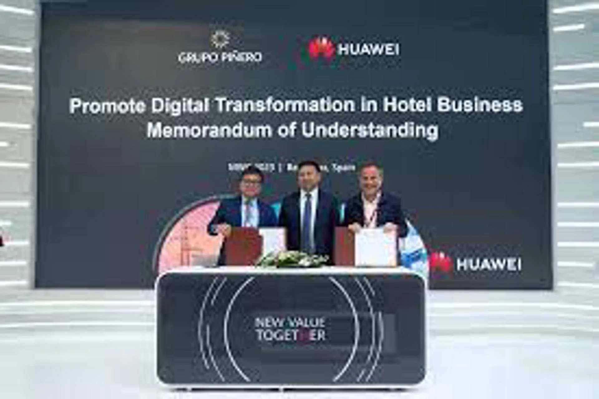 Grupo Piñero y Huawei firman acuerdo de colaboración tecnológica