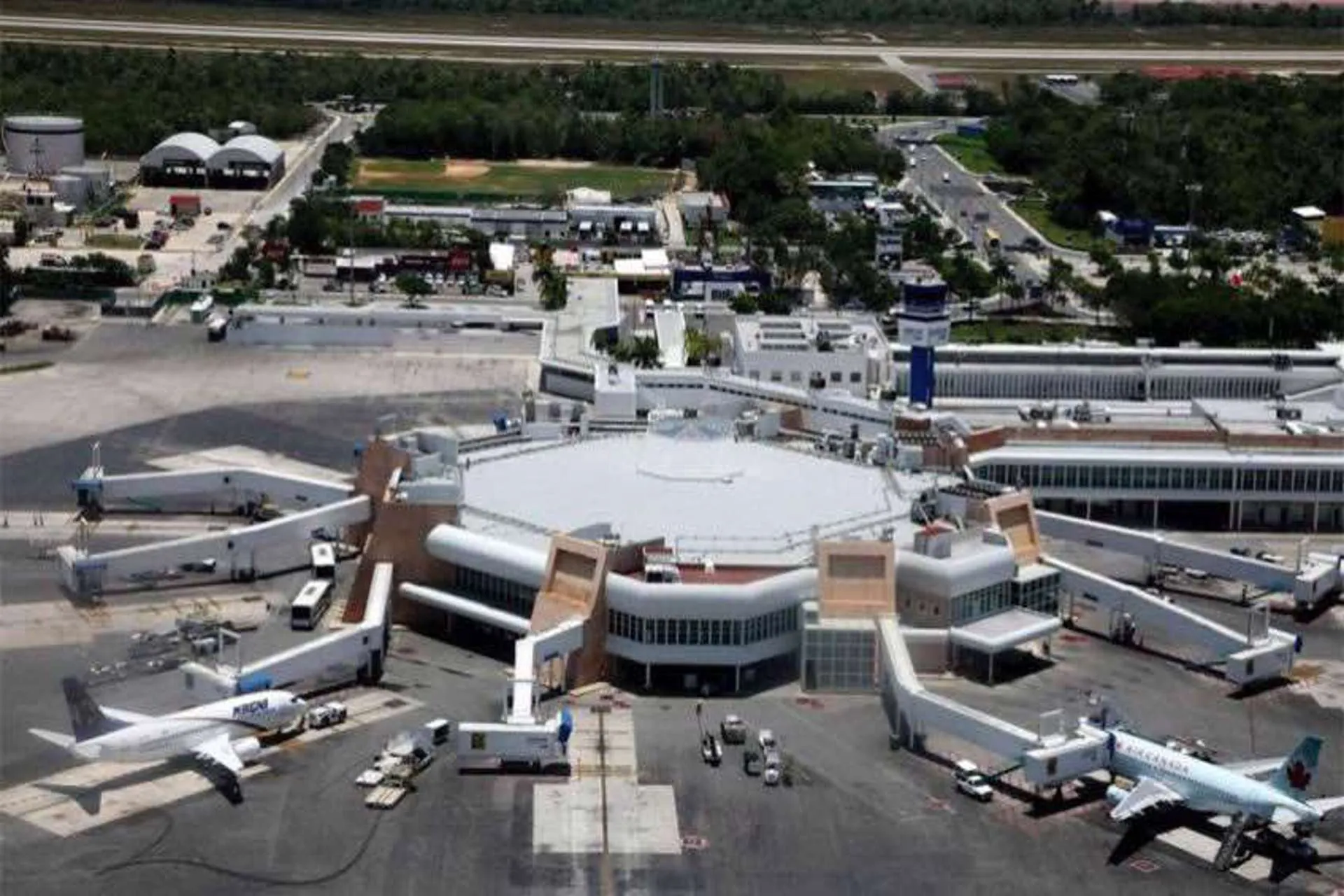 Rebasa aeropuerto de Cancún los 10 millones de pasajeros en 2020