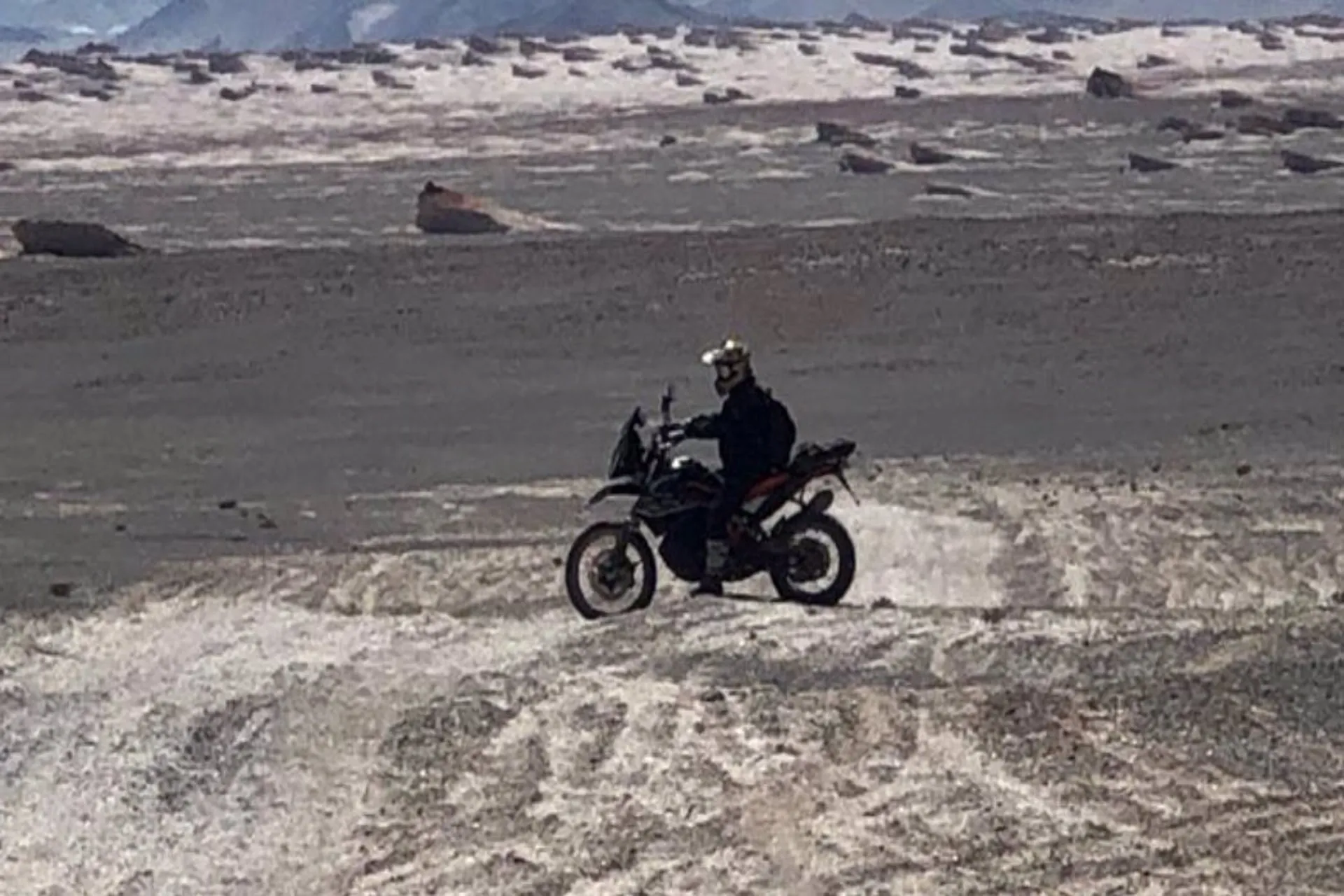 4 maneras de cruzar a Chile en moto y vivir cerca de sus paisajes