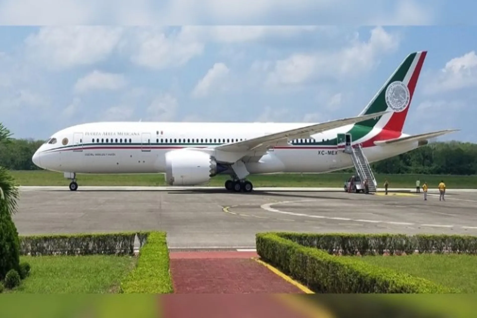 México consigue vender su polémico avión presidencial
