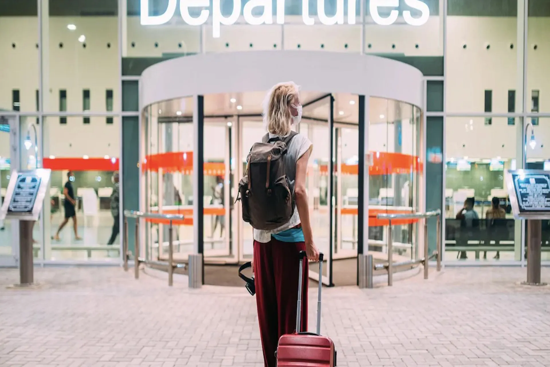 Termino la pandemia y OMS insta a levantar restricciones de viaje