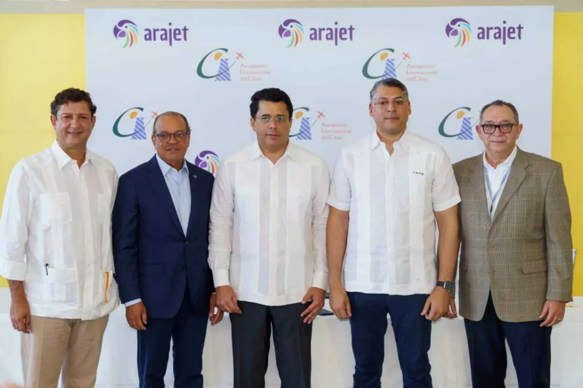 Arajet inicia una nueva ruta entre Santiago (RD) y Medellín (CO)