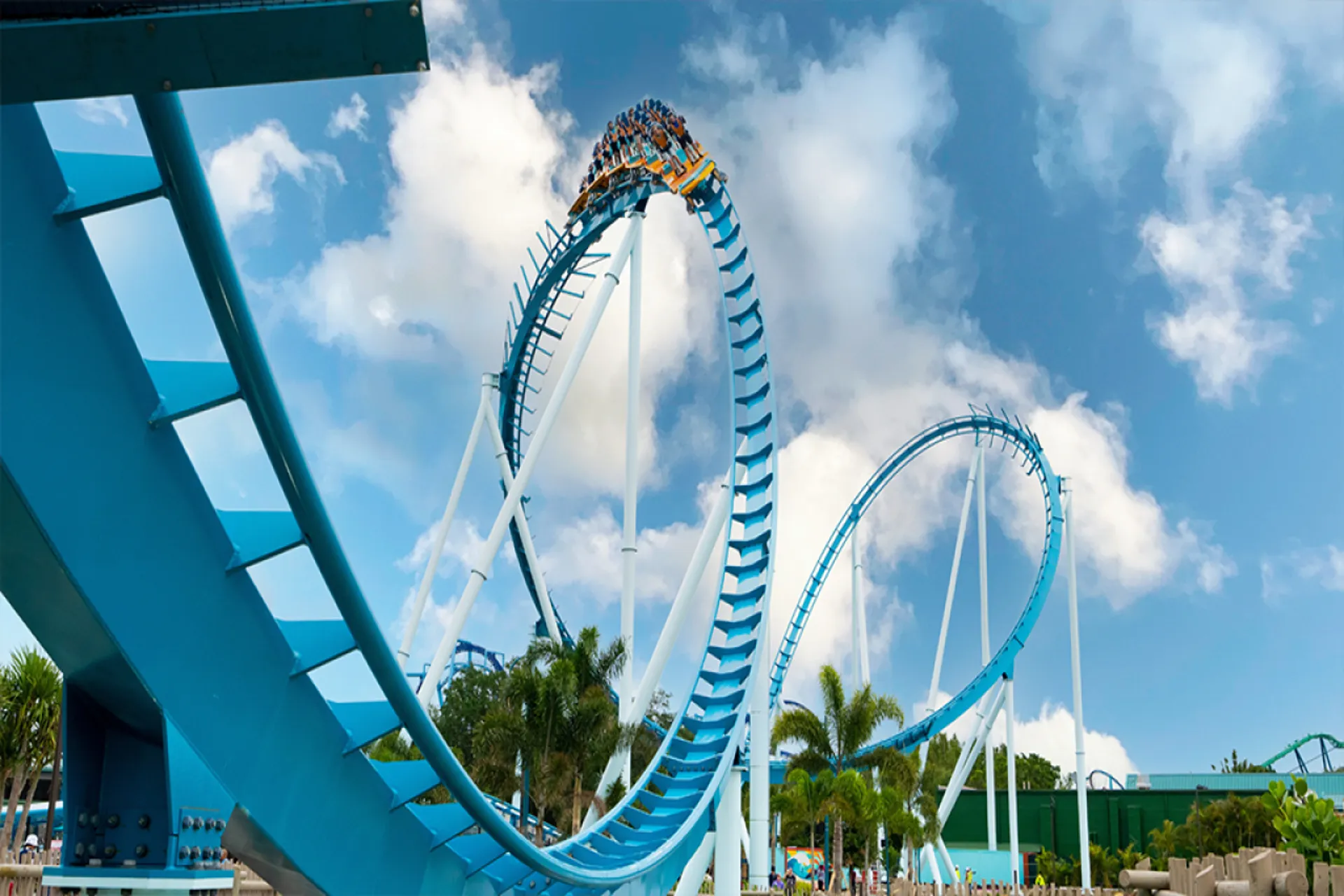  SeaWorld Orlando abrió al público la primera montaña rusa de surf