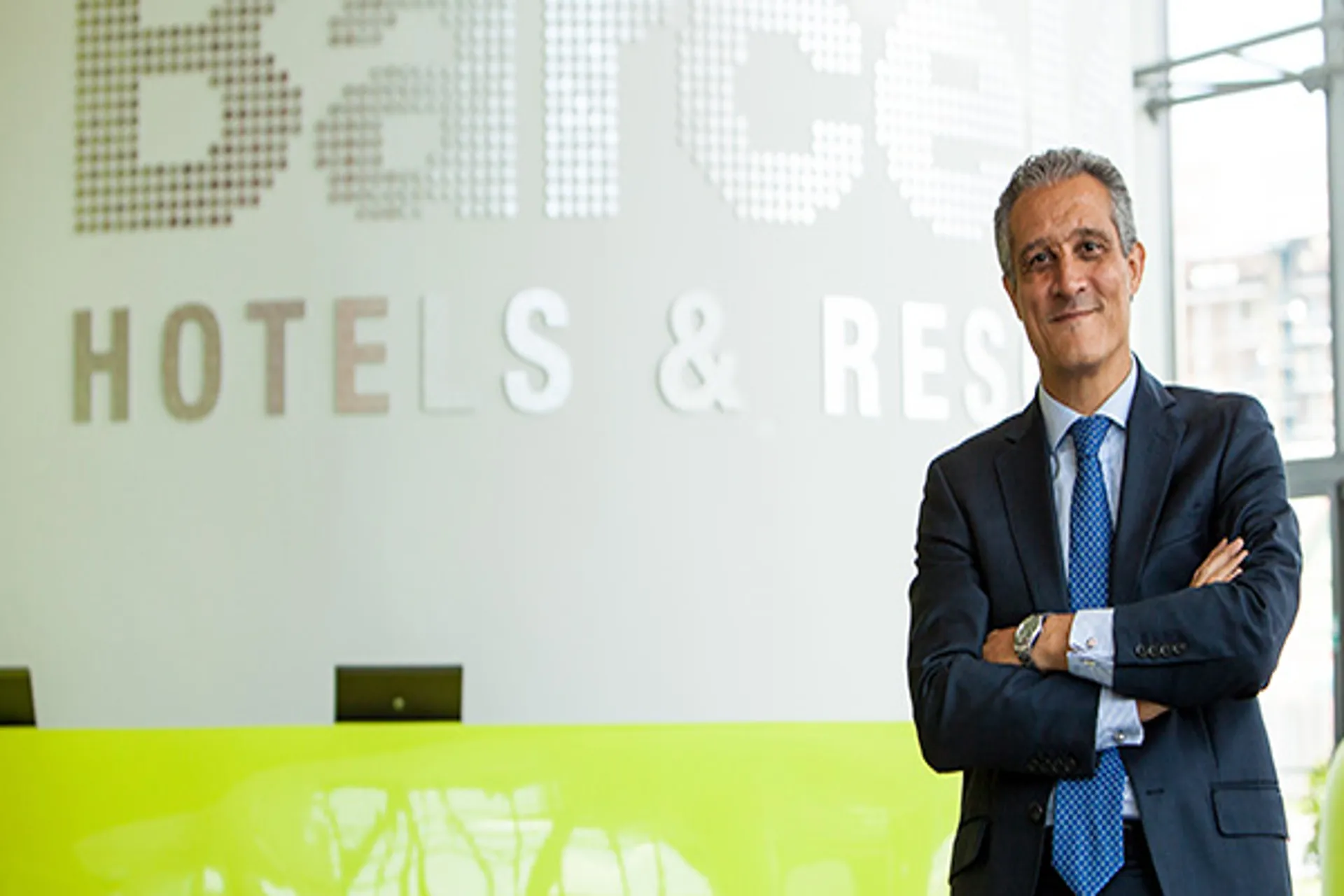 Barceló cuenta con 250 millones para hacer compras y mira Mexico