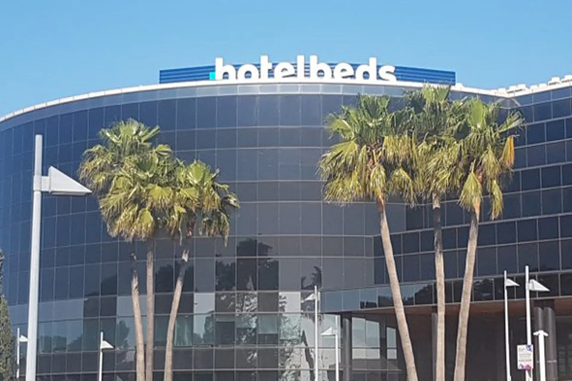 Cinven refinancia 600 millones en Hotelbeds para allanar la venta